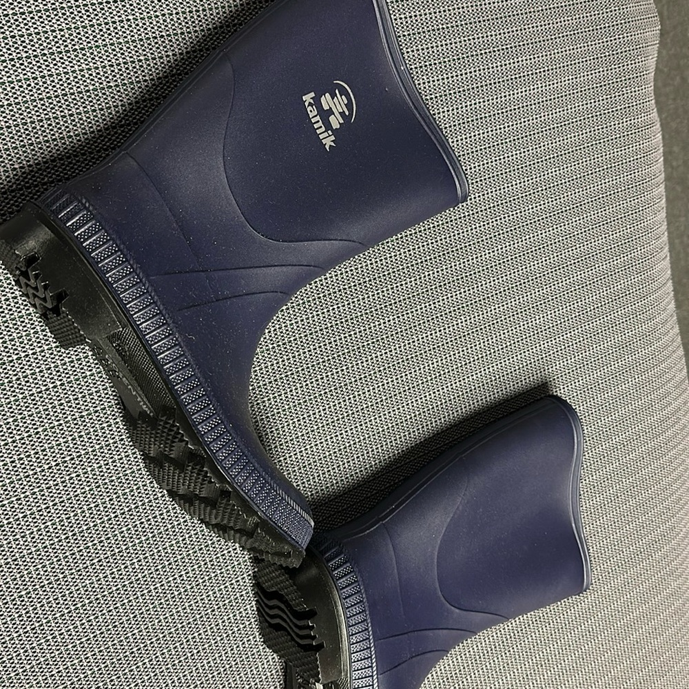 Essentially NWOT Kamik rain boots worn 1X (if that!).